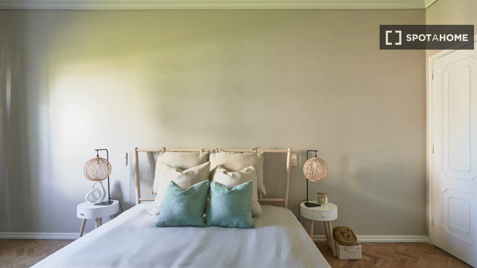 Double room Lisbon, 9 beds — photo 13