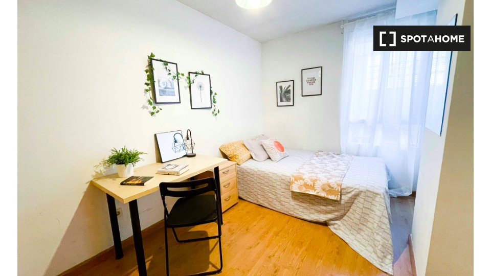 Double room Madrid, 8 beds, 180m² — photo 6