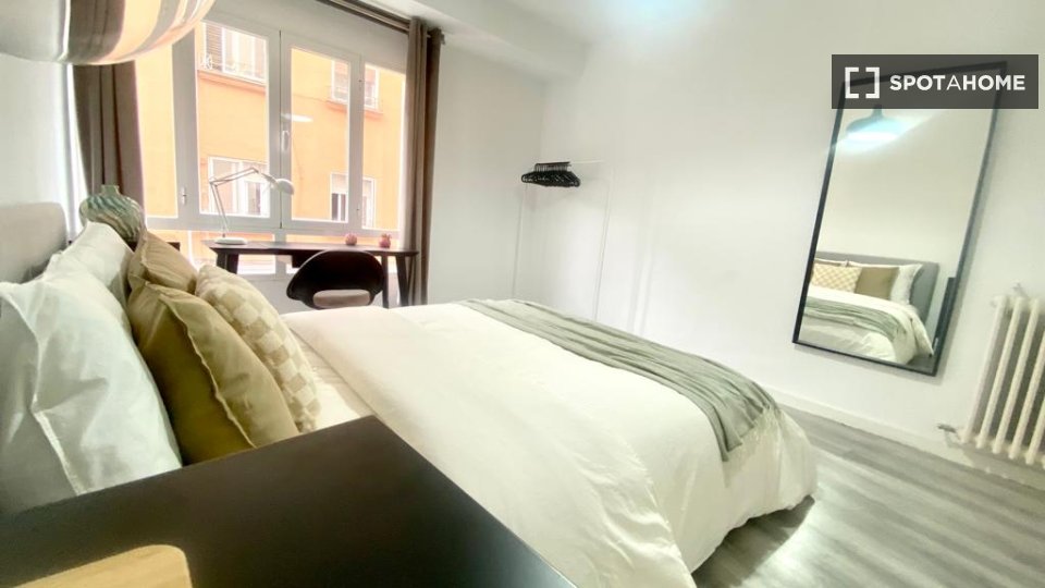 Double room Madrid, 5 beds — photo 17