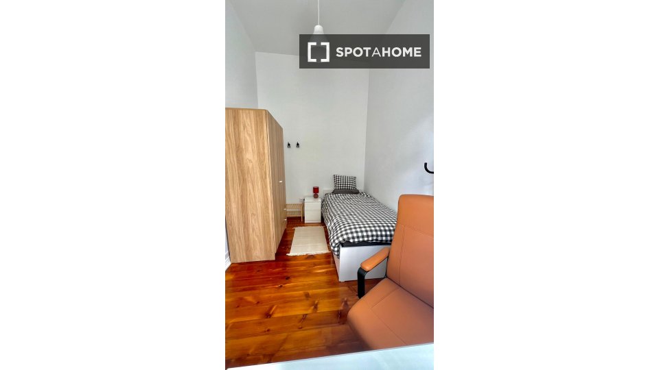 Double room Lisbon, 3 beds — photo 1