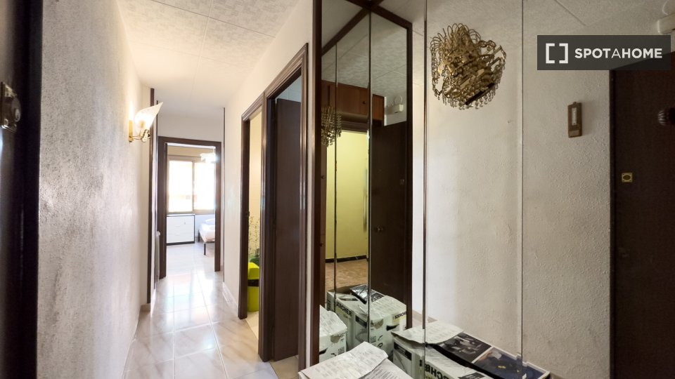 Apartment Barcelona, 4 beds, 75m² — photo 16