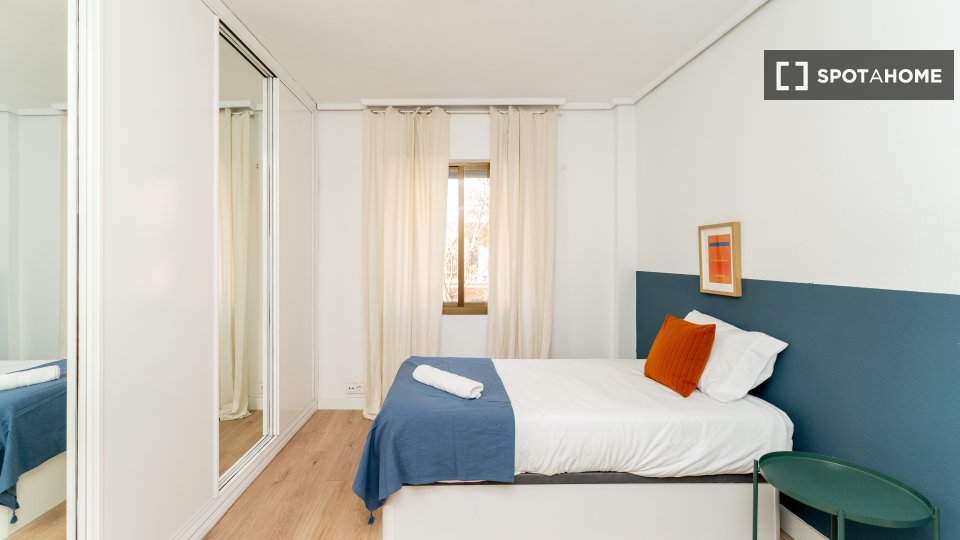Double room Madrid, 5 beds — photo 14