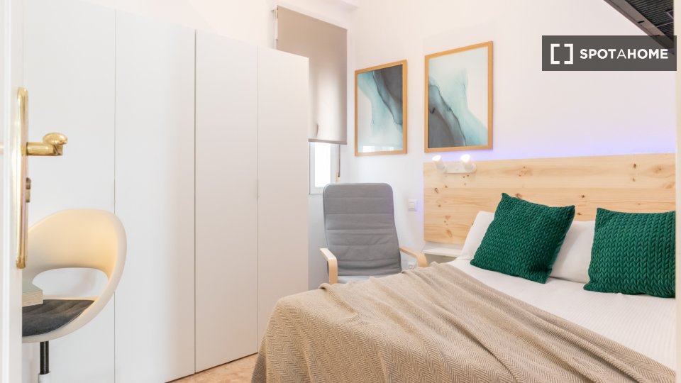 Double room Madrid, 6 beds, 134m² — photo 15
