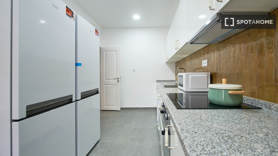 Double room Lisbon, 8 beds — photo 37