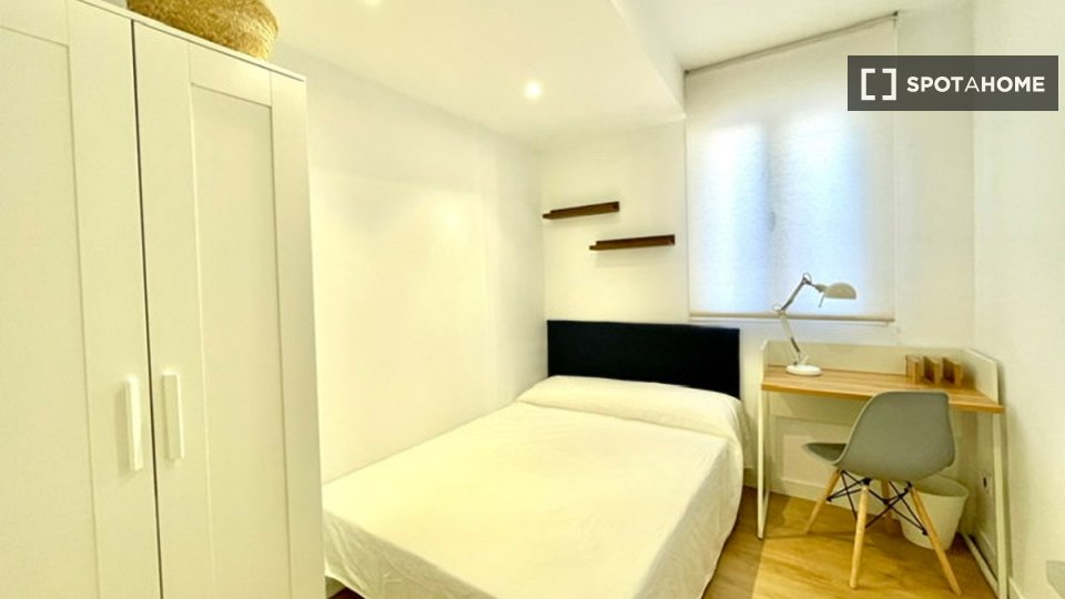 Double room Madrid, 18 beds — photo 21