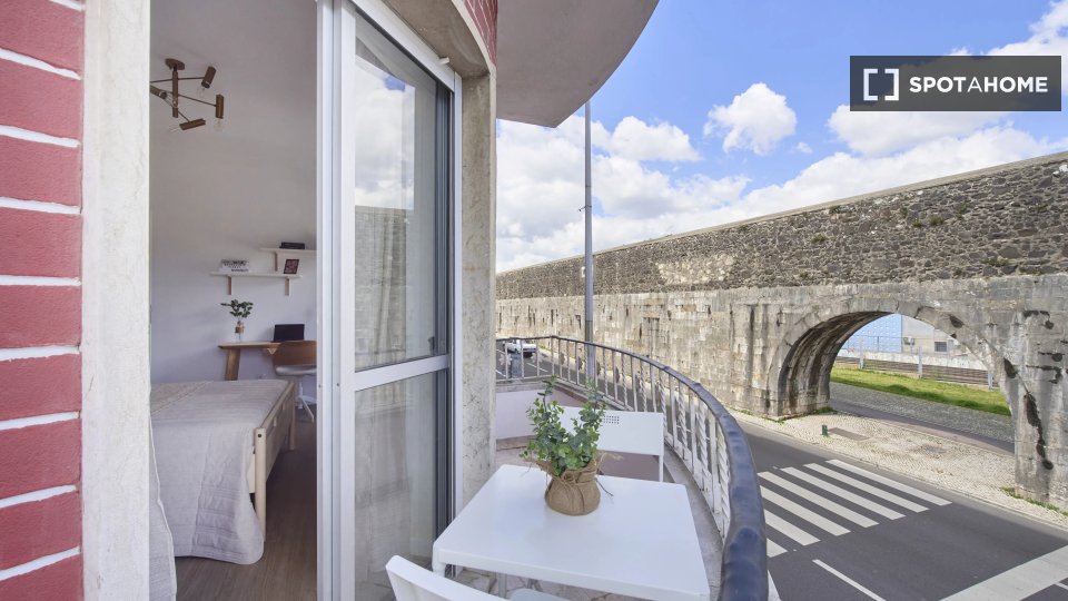 Double room Lisbon, 4 beds — photo 15