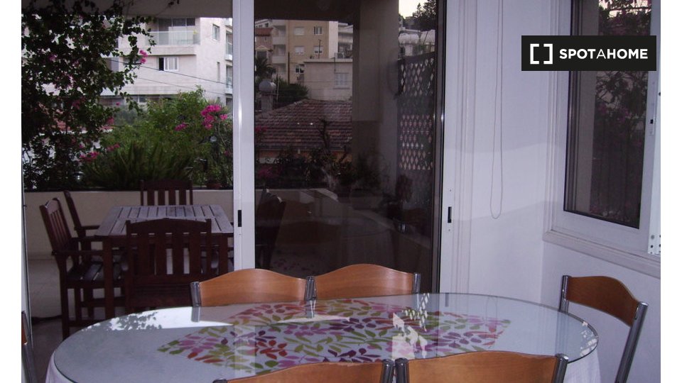 Double room Nicosia, 3 beds — photo 11