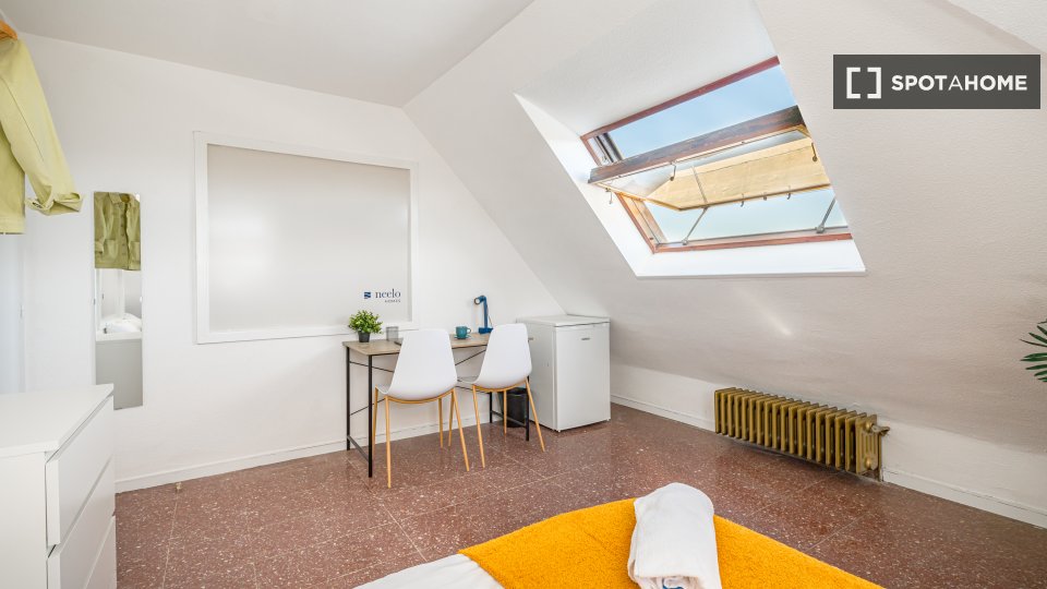 Double room Madrid, 17 beds — photo 14