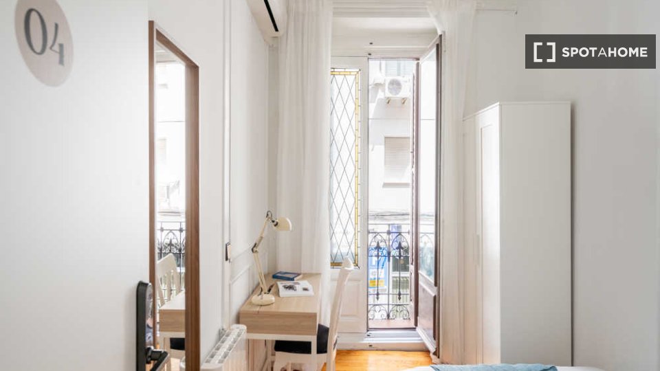Double room Madrid, 7 beds — photo 23