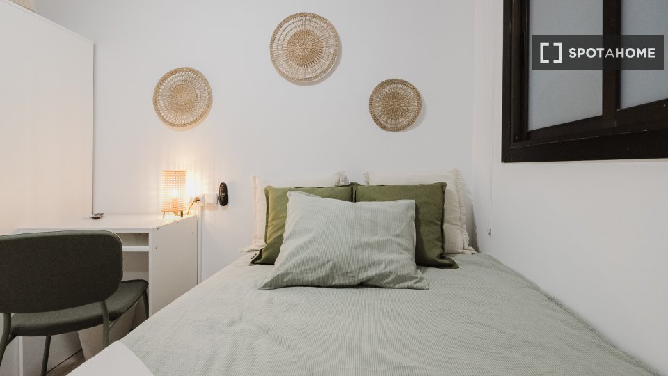 Double room Barcelona, 3 beds, 62m² — photo 1