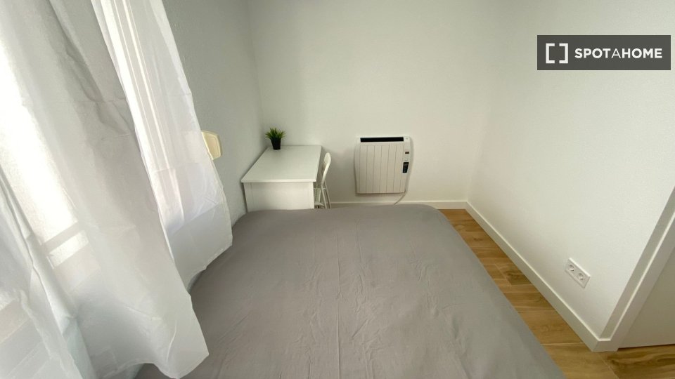 Double room Madrid, 5 beds — photo 4