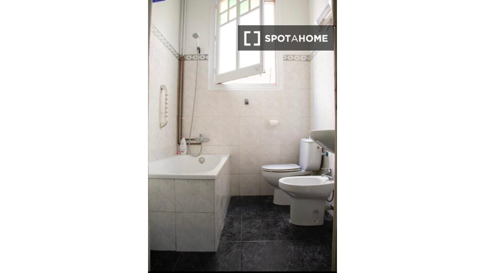 Double room Barcelona, 5 beds, 100m² — photo 3