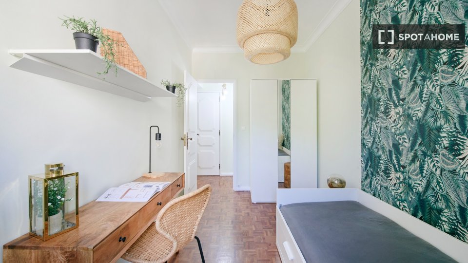 Double room Lisbon, 5 beds — photo 26