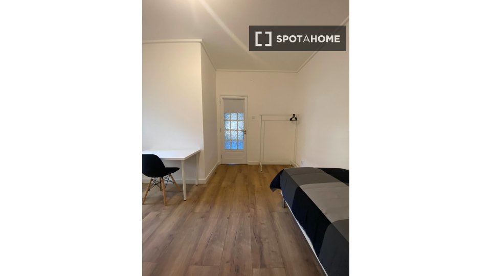 Double room Lisbon, 1 bed — photo 5