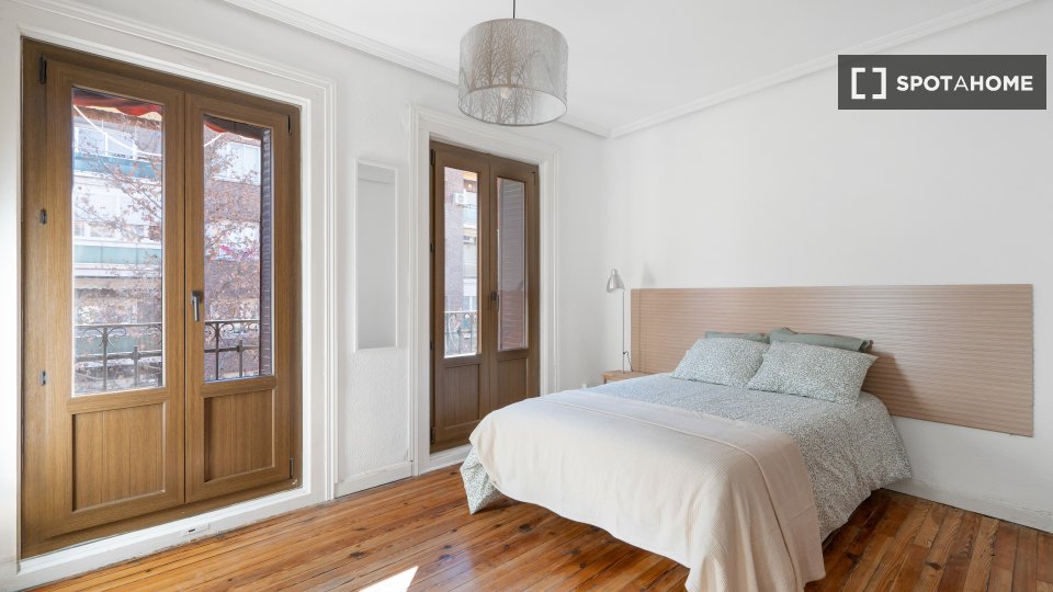 Double room Madrid, 5 beds, 102m² — photo 21