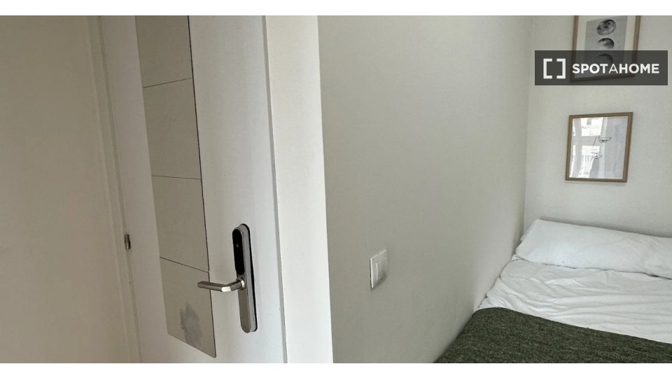 Double room Madrid, 7 beds — photo 26