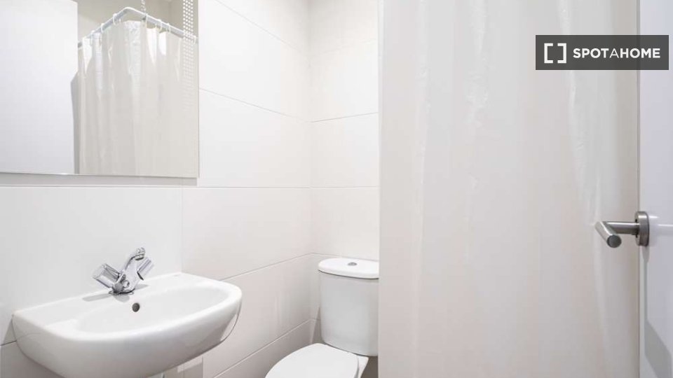 Double room Madrid, 67 beds — photo 4