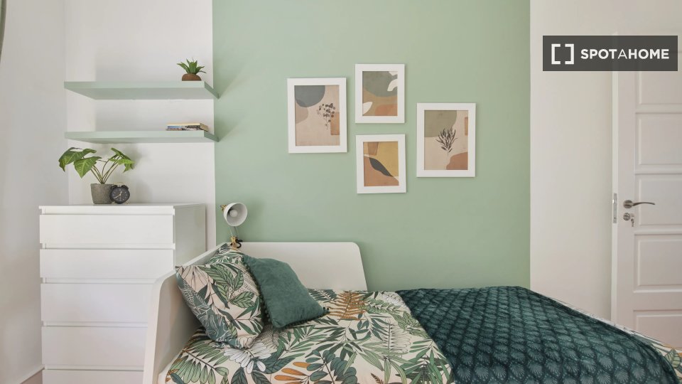 Double room Lisbon, 6 beds — photo 13
