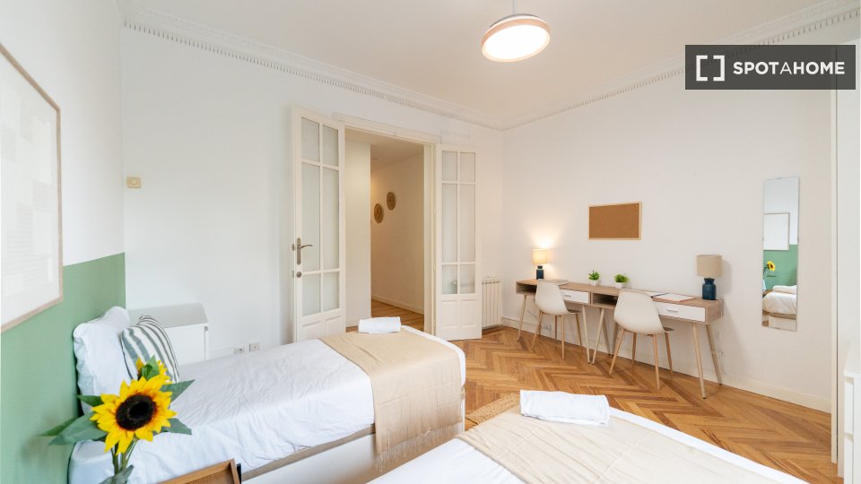 Double room Madrid, 4 beds — photo 11