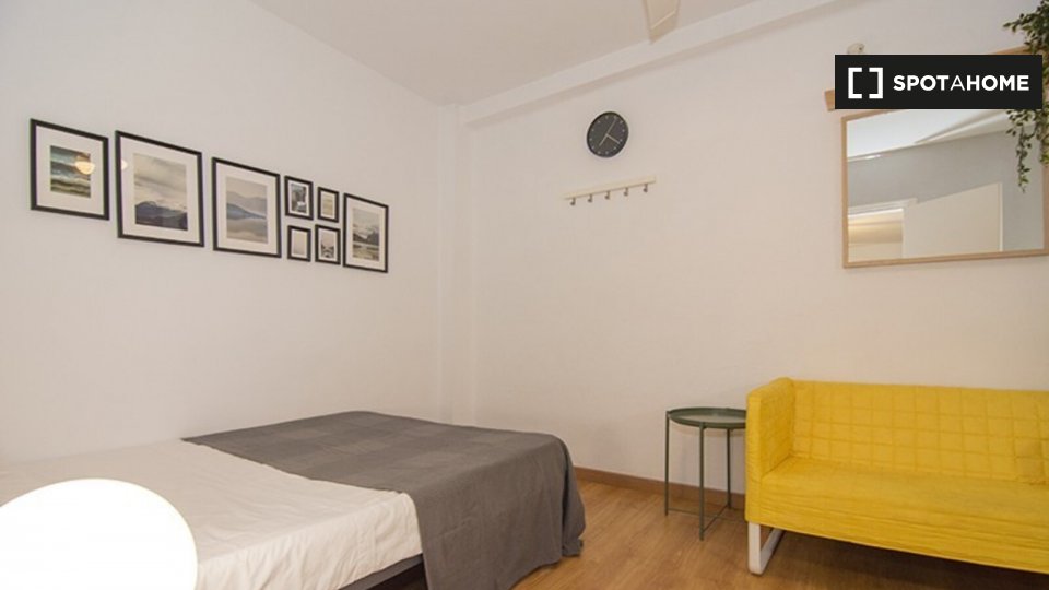 Double room Valencia, 3 beds, 90m² — photo 11