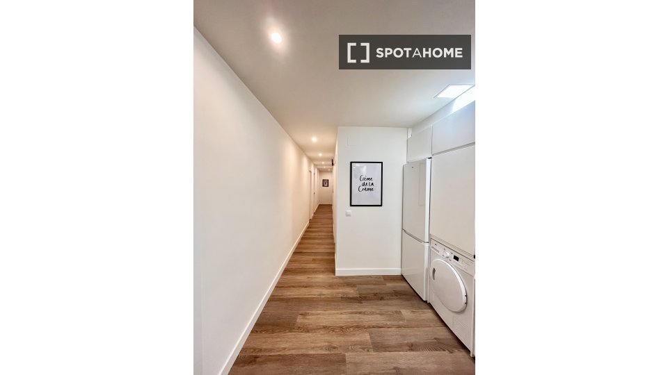 Double room Madrid, 5 beds, 110m² — photo 5