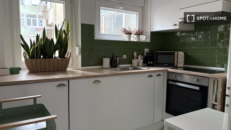 Double room Lisbon, 3 beds, 60m² — photo 8