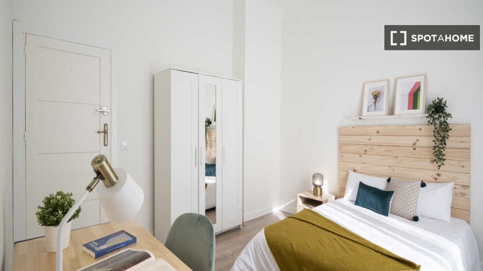 Double room Madrid, 17 beds — photo 52