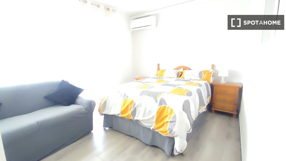 Double room Madrid, 3 beds, 85m² — photo 4