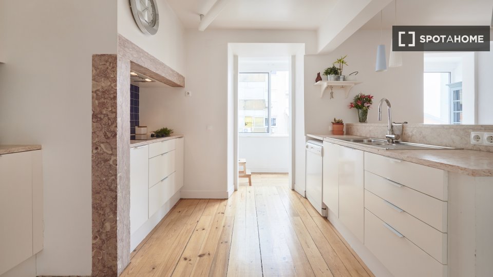 Double room Lisbon, 3 beds, 150m² — photo 26