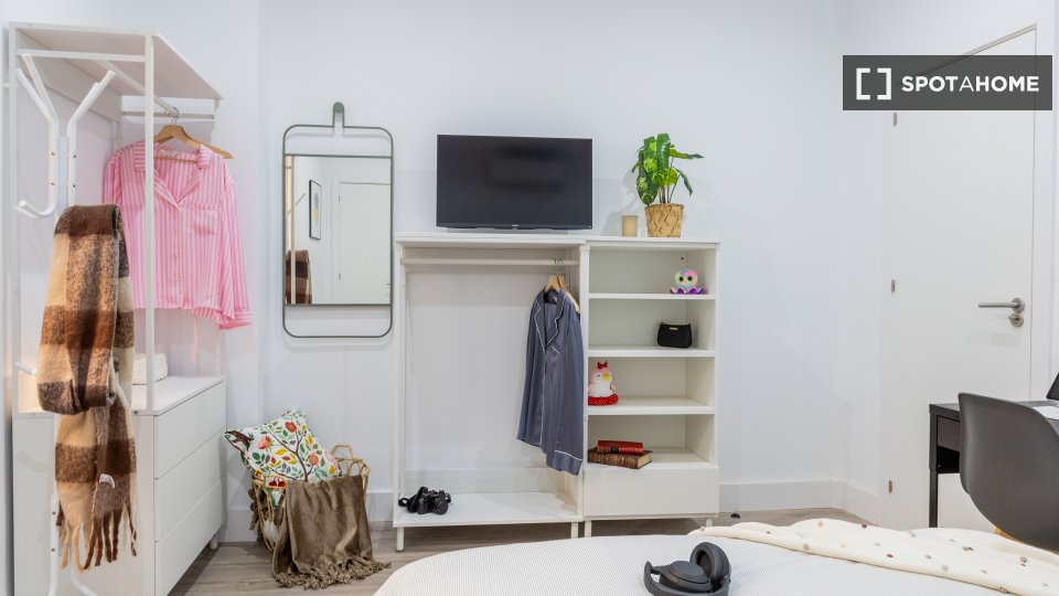 Double room Madrid, 9 beds, 210m² — photo 2