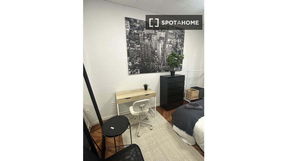 Double room Madrid, 6 beds, 163m² — photo 16