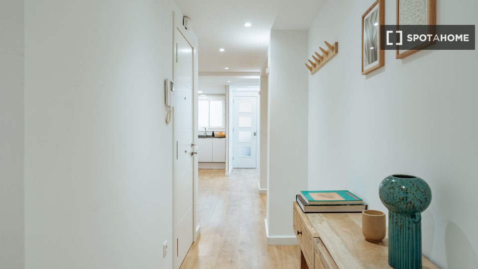 Apartment Barcelona, 1 bed, 65m² — photo 2