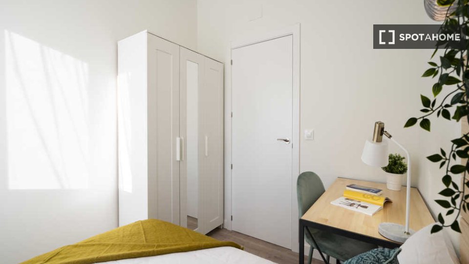 Double room Madrid, 17 beds — photo 44