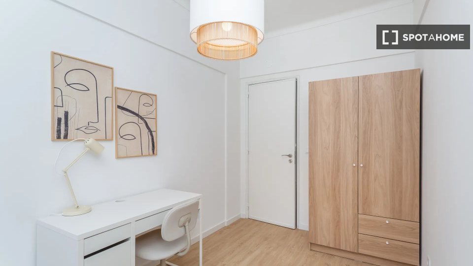 Double room Lisbon, 5 beds — photo 12