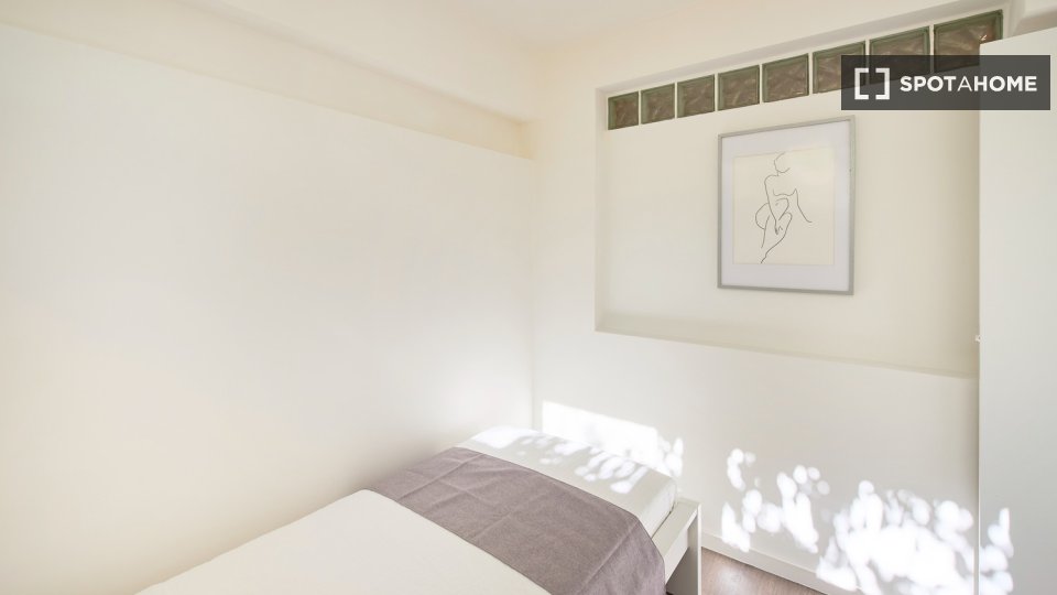 Double room Lisbon, 4 beds — photo 20