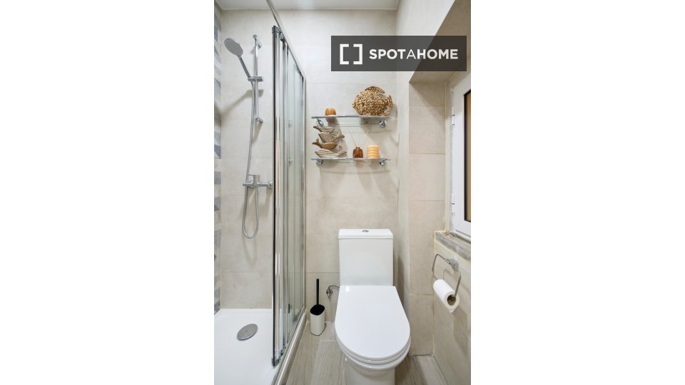 Double room Lisbon, 4 beds — photo 11
