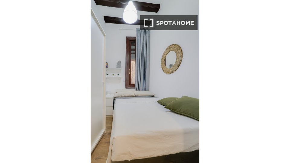 Double room Barcelona, 5 beds — photo 1