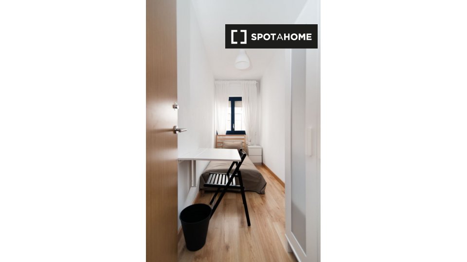 Double room Madrid, 7 beds, 140m² — photo 1