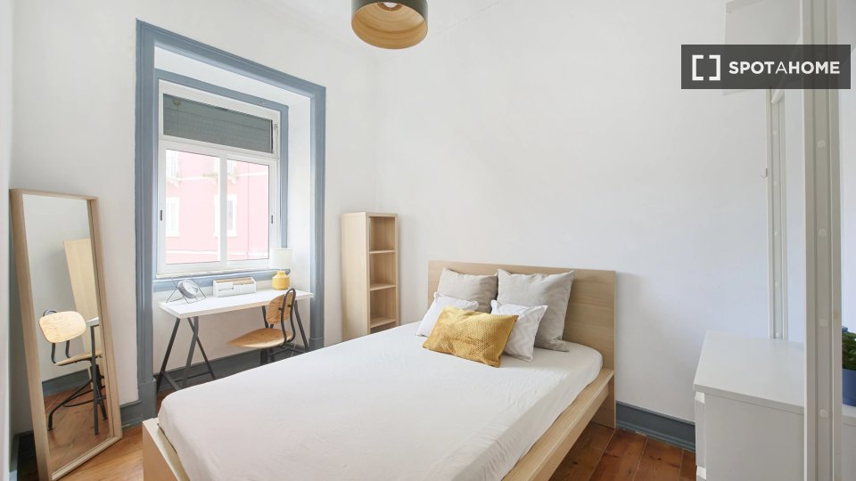 Double room Lisbon, 4 beds — photo 10