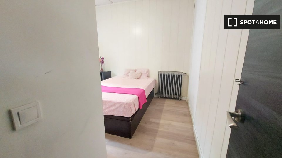 Double room Madrid, 8 beds, 170m² — photo 4