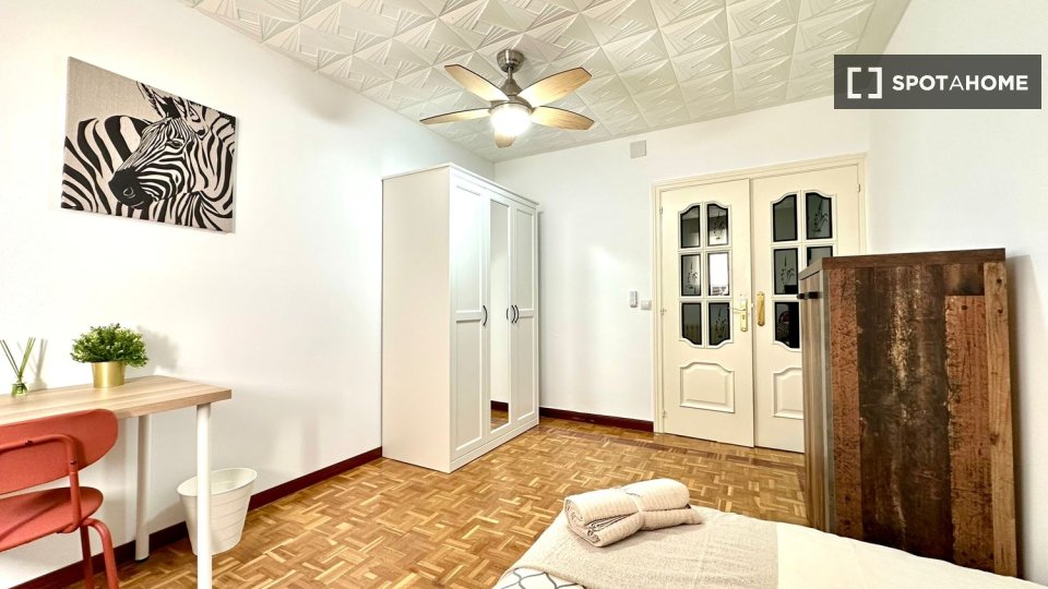 Double room Madrid, 3 beds — photo 8