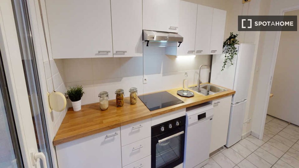 Double room Lyon, 3 beds, 70m² — photo 16