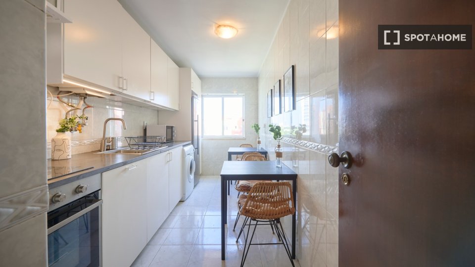 Double room Lisbon, 5 beds — photo 15