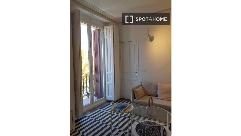 Double room Madrid, 3 beds — photo 13