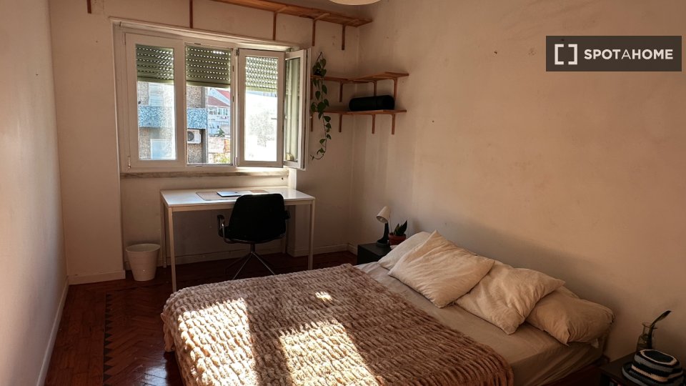 Double room Lisbon, 2 beds — photo 19