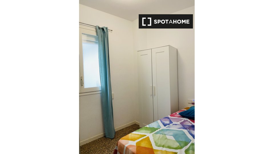 Double room Barcelona, 3 beds, 85m² — photo 1