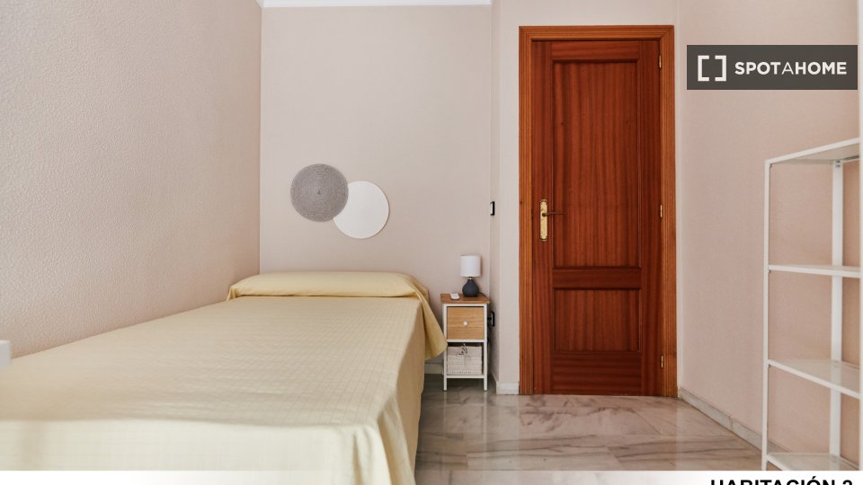 Double room Seville, 4 beds — photo 9