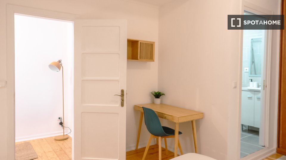 Double room Lisbon, 6 beds — photo 9