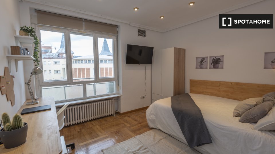 Double room Madrid, 6 beds, 150m² — photo 17