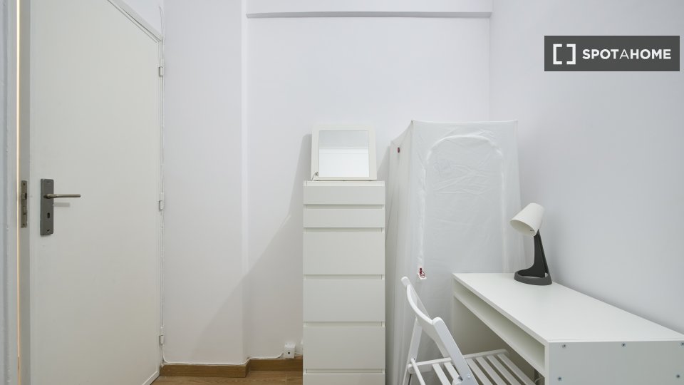 Double room Lisbon, 7 beds — photo 11
